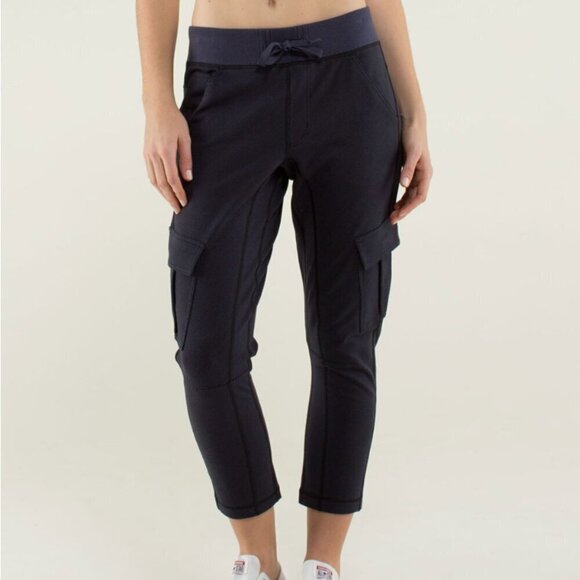 Lululemon Cropped Cargo Pants Purple 8 NWOT - Picture 2 of 15